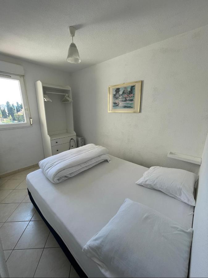 Charmant Appartement A Quelques Metres De La Plage Ла Лонд-ле-Мор Екстериор снимка