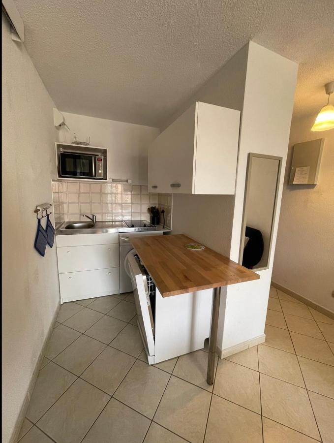 Charmant Appartement A Quelques Metres De La Plage Ла Лонд-ле-Мор Екстериор снимка